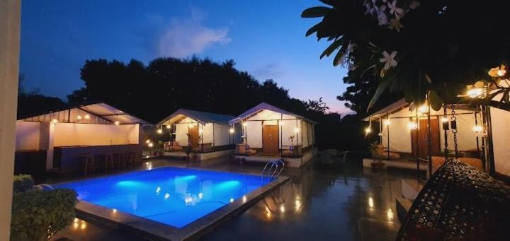 Luxury Farmhouse In Chhatarpur With Pool ニューデリー エクステリア 写真
