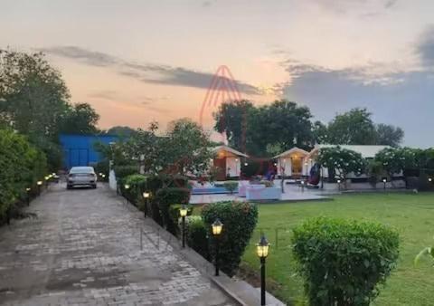 Luxury Farmhouse In Chhatarpur With Pool ニューデリー エクステリア 写真