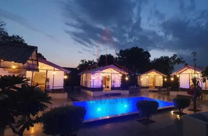 Luxury Farmhouse In Chhatarpur With Pool ニューデリー エクステリア 写真
